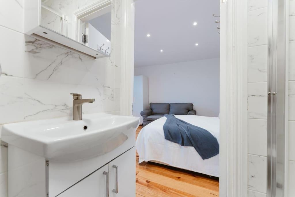 Your Lovely Studio Flat- West3 Londres Extérieur photo